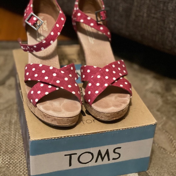 TOMS Strappy Wedge Sandal - Size 9 - Picture 2 of 2